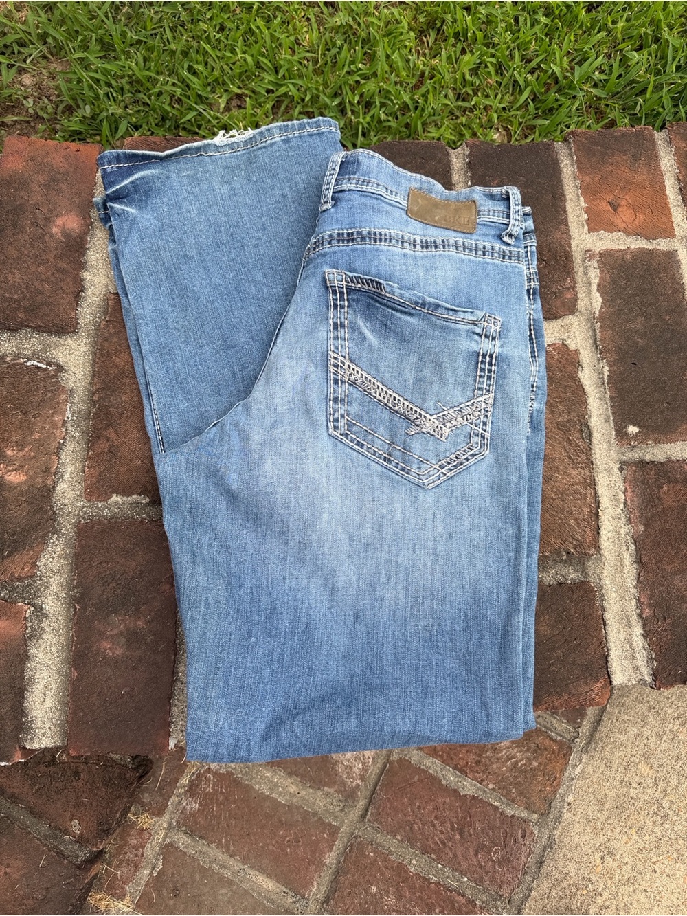 BKE "SETH" straight leg blue jeans Size 33L - Picture 6 of 6